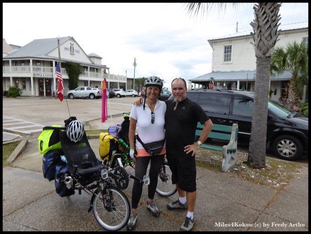 Die Frau von der örtlichen Post wollte unbedingt ein Foto von uns machen:  Hier ist es!