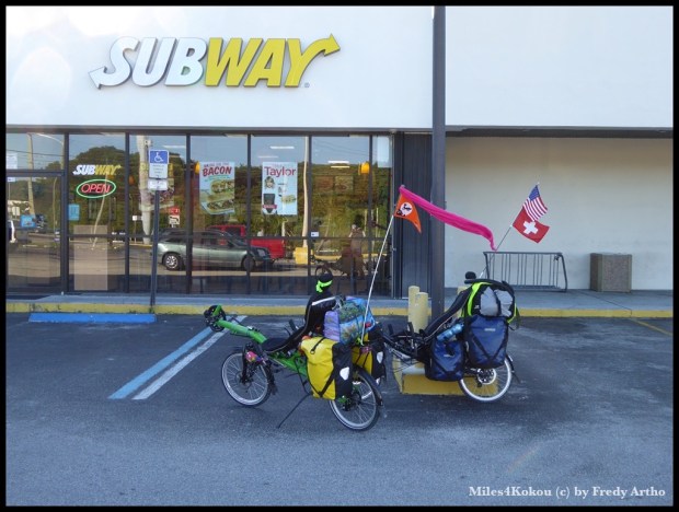 schon bald ein Ritual: Sandwichbunkern für unterwegs