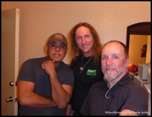 John, der grosszügige Sponsor in der Mitte, sein Kollege Fernando und ich.