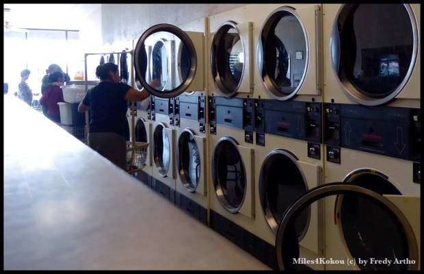 In der öffentlichen "Wäscherei" herrschte reger Betrieb. Viele hier haben keine eigene Maschine zu Hause und kommen mit ihren Wäschebergen hierher.